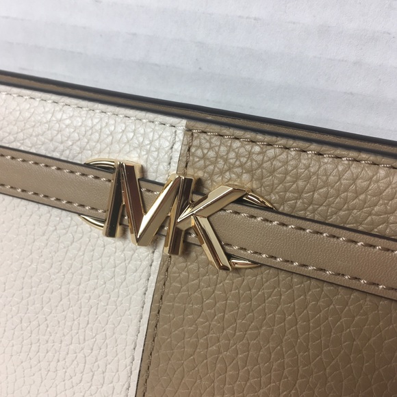 MICHAEL KORS wallet, brand new (with tags) - Picture 2 of 4